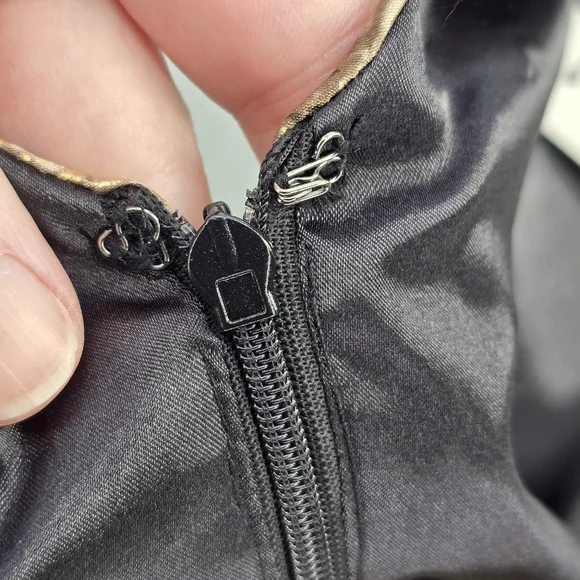 NWT T Tahari Gina Charmeuse Sheath Dress Molasses Metallic Gold Print Size 6 - Picture 8 of 14